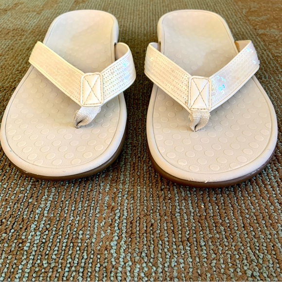 Vionic Orthaheel Cream Iridescent Sequins Tide Toe Post Thong Sandals size 8 39 - Picture 4 of 12